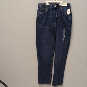 Aeropostale Size 6 Mom Straight Leg Jeans. NWT